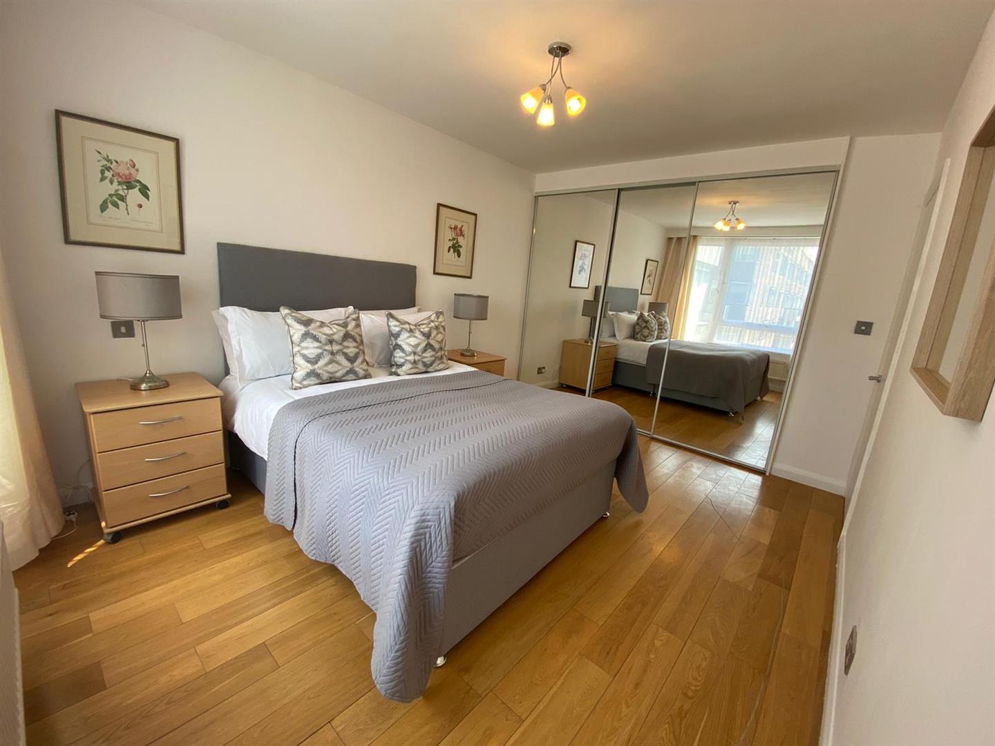 2 bed property in The Water Gardens, Hyde Park